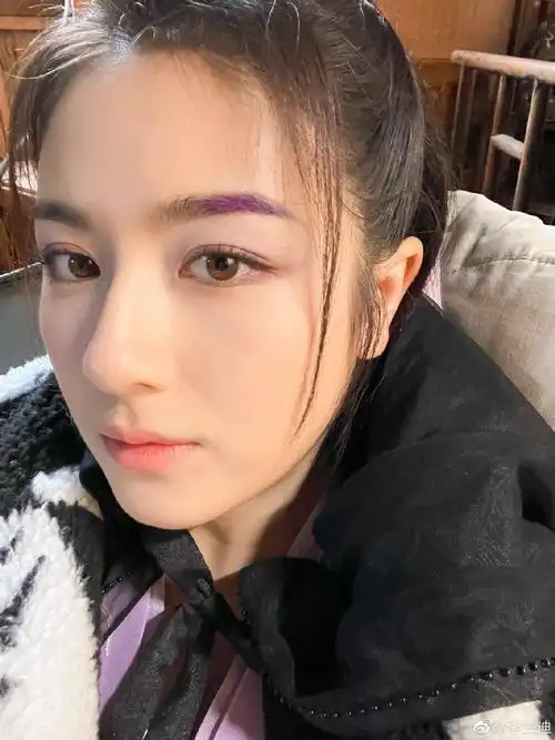 李兰迪夜昙妙语时刻剧照六宫格