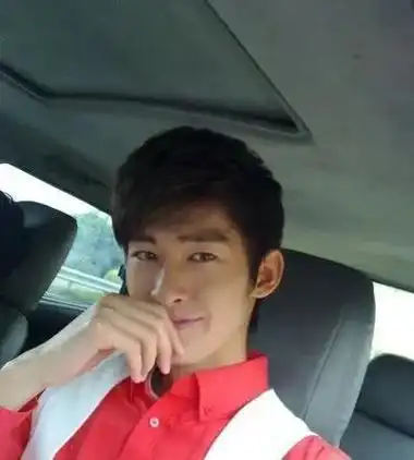 张翰:20岁撞人逃逸,被捕时淡定自若,40岁却靠幽默的表演方式出圈