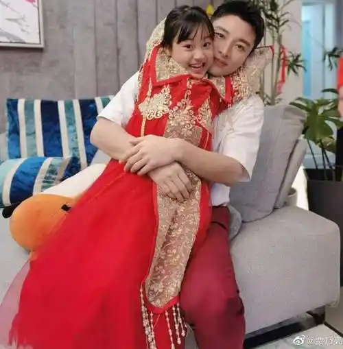 "星二代"甜馨:霸气维护老妈李小璐,自己却被人骂到了今天|贾乃亮