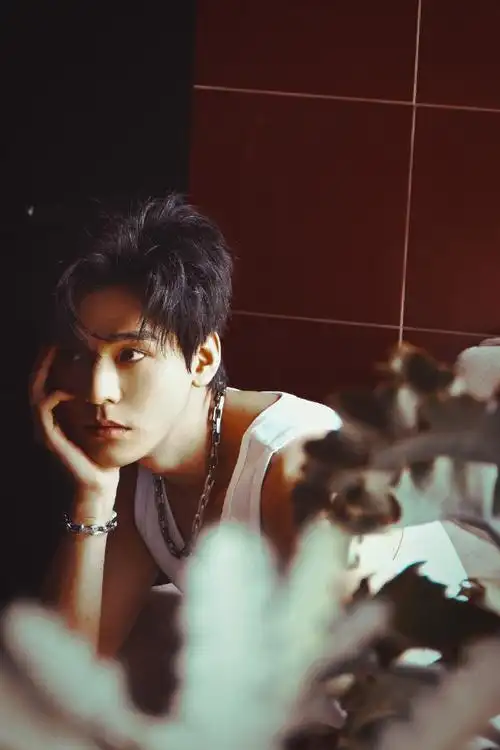 龚俊##时尚芭莎五月刊封面