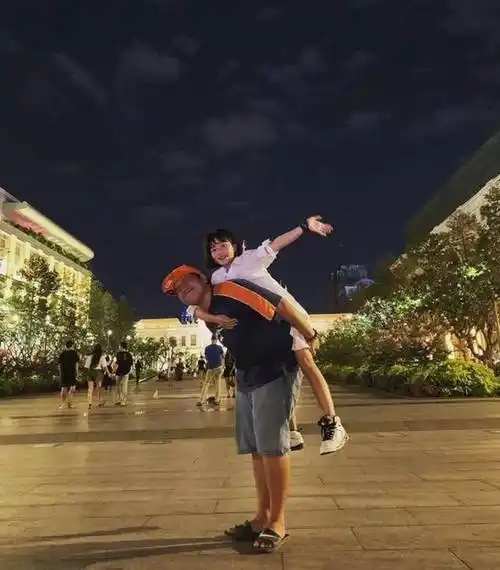 男孩比女友高34厘米体重也是其3倍,女友称:很有安全感_binh_truc_身高