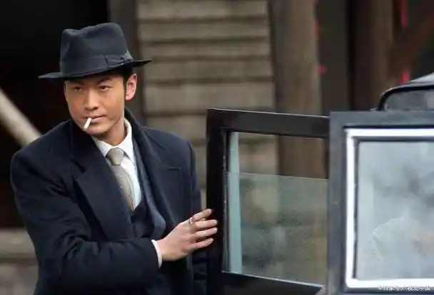 黄晓明演绎大汉天子,上海滩许文强如影随形