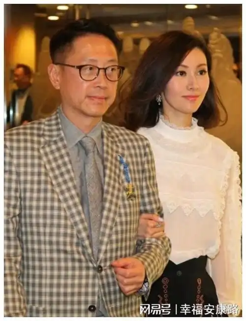 把李嘉欣张柏芝儿子放到一起,才发现老公颜值高有多重要
