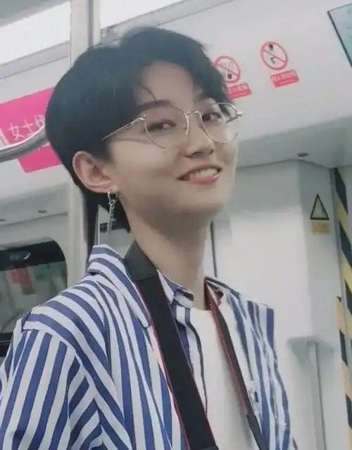 女儿心男儿身中性小姐姐的魅力让人深深为之吸引