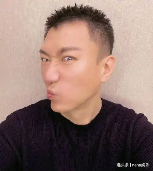 孙红雷晒照为女儿庆祝三岁生日,六张照片三张自己_背影_小孩子_小小