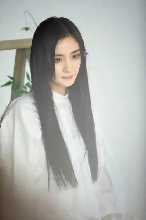 黑长直果然是yyds杨幂公主切造型花絮照好美