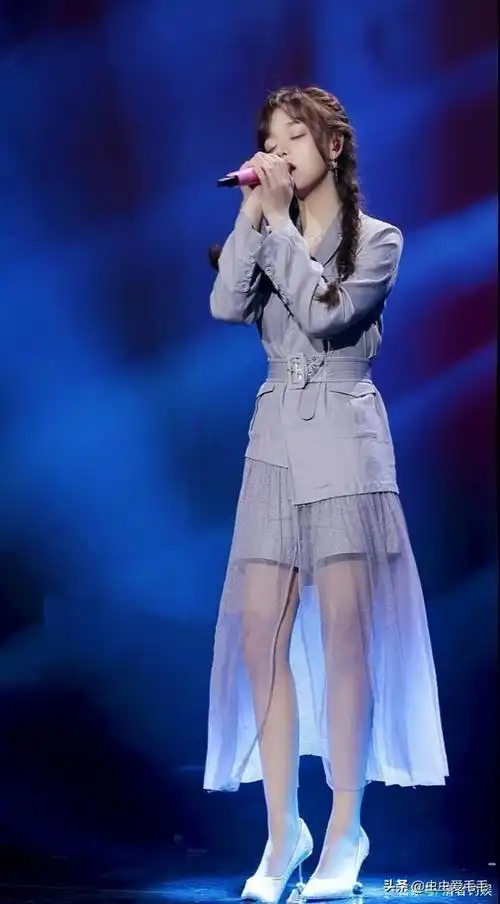 黄霄云个人资料 :一首星辰大海火遍全国,却也曾被网暴伤的很深