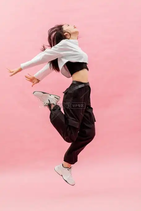 爵士街舞青年女生跳舞技巧动作