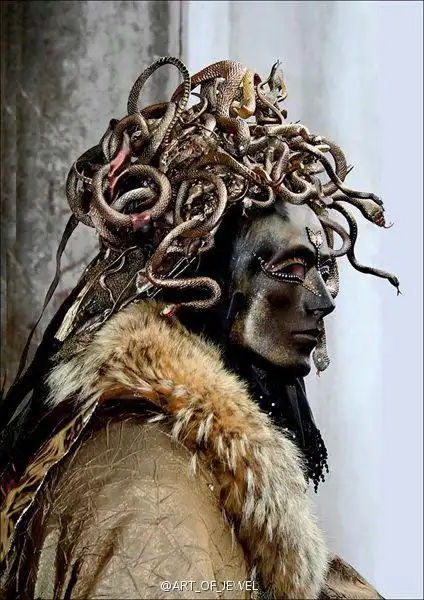 蛇发美杜莎 halloween最爱美杜莎饰物相传任何与美杜莎眼神相遇的男子