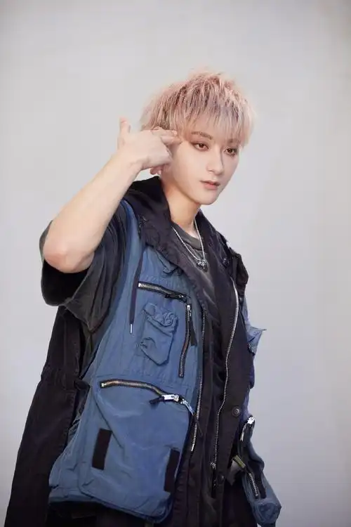 黄子韬超话拍照手势大全9615,@ykybtao-黄子韬让周一忙碌的情绪