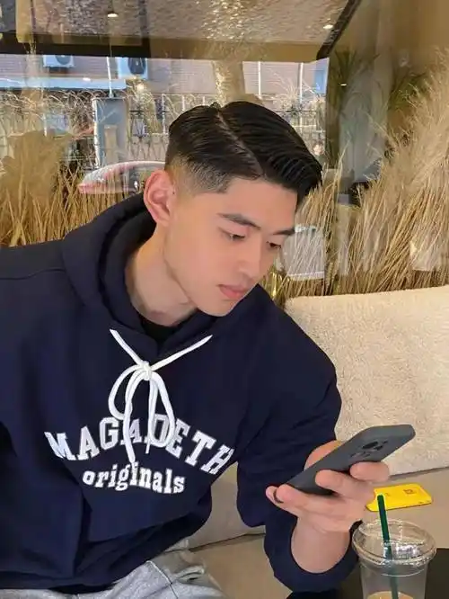 脸胖脸圆的男生不妨试试这9款发型