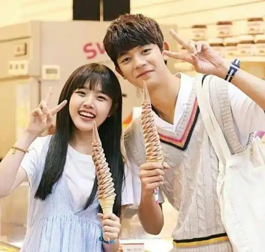 《十八岁的瞬间》:高中时代的爱情怎么拍都是甜的!_青春_父亲_妈妈