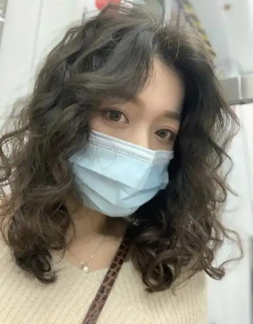 中长发女生一定要尝试的法式烫发