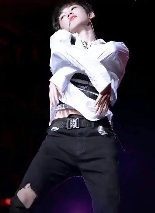 宋亚轩腰好细啊