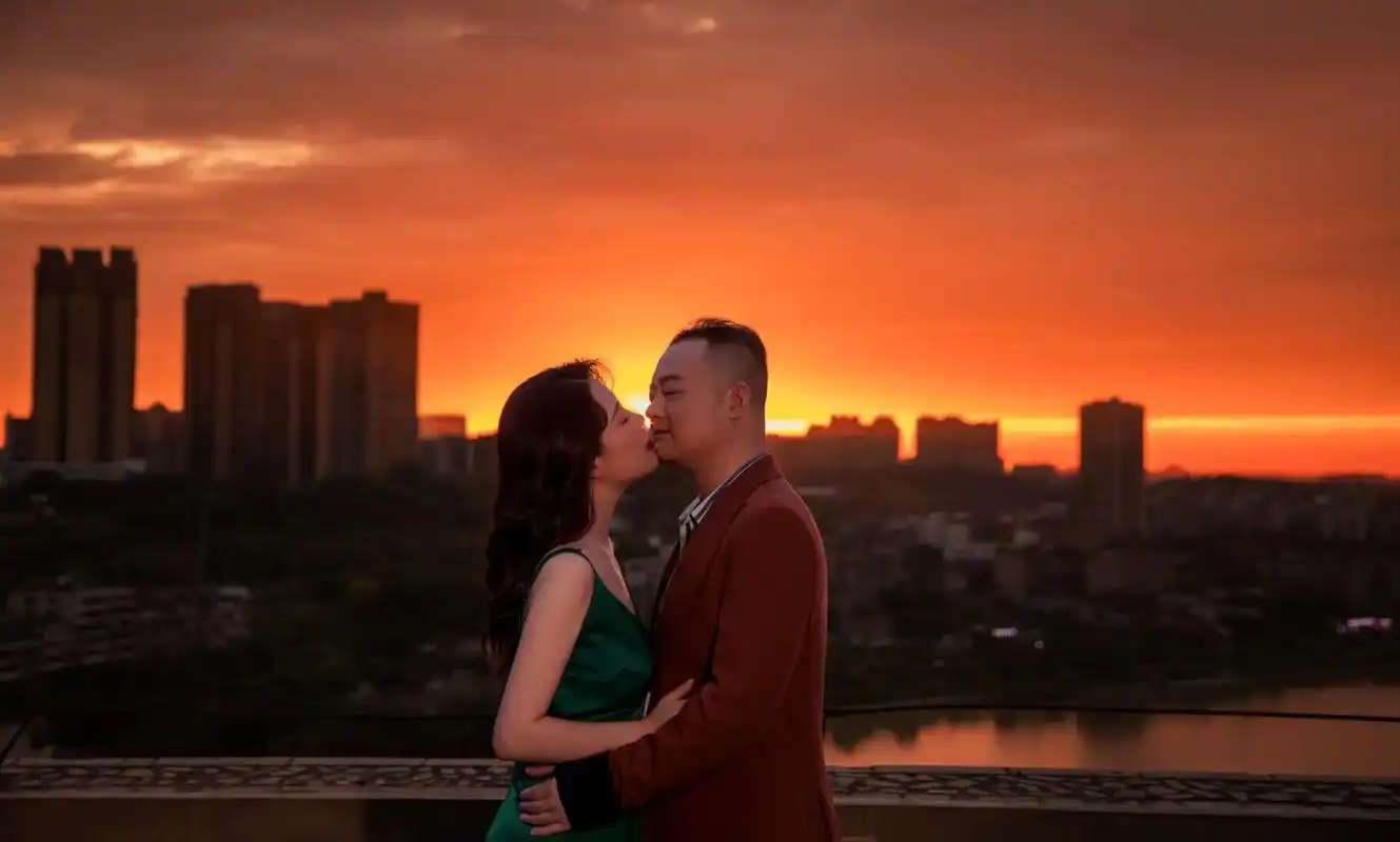 两个人在一起的意义.大概就是彼此照亮,成为彼此的避风港 让本 - 抖音