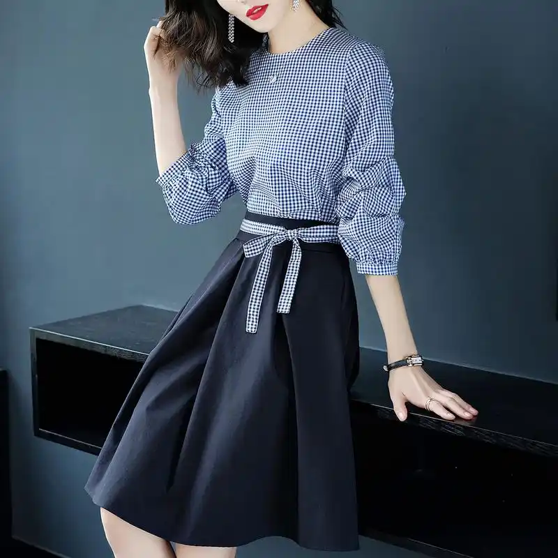 为你解决搭配烦恼,清新淡蓝色色调,洋溢着青春的活力,时尚格纹的融入