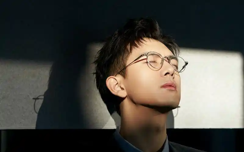 首页 桌面壁纸 大陆明星 李现斯文帅气写真桌面壁纸 上一张 下一张