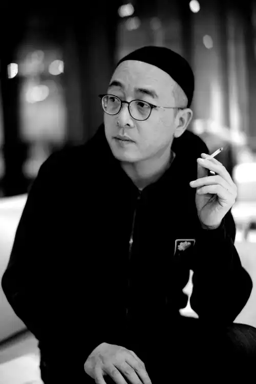 这首民谣是很多民谣歌手的最爱,李志,老狼,赵雷曾都翻唱过这首