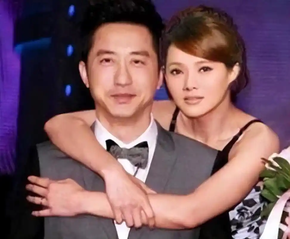 回顾伊能静与庾澄庆离婚后转身嫁小10岁秦昊48岁高龄产子幸福