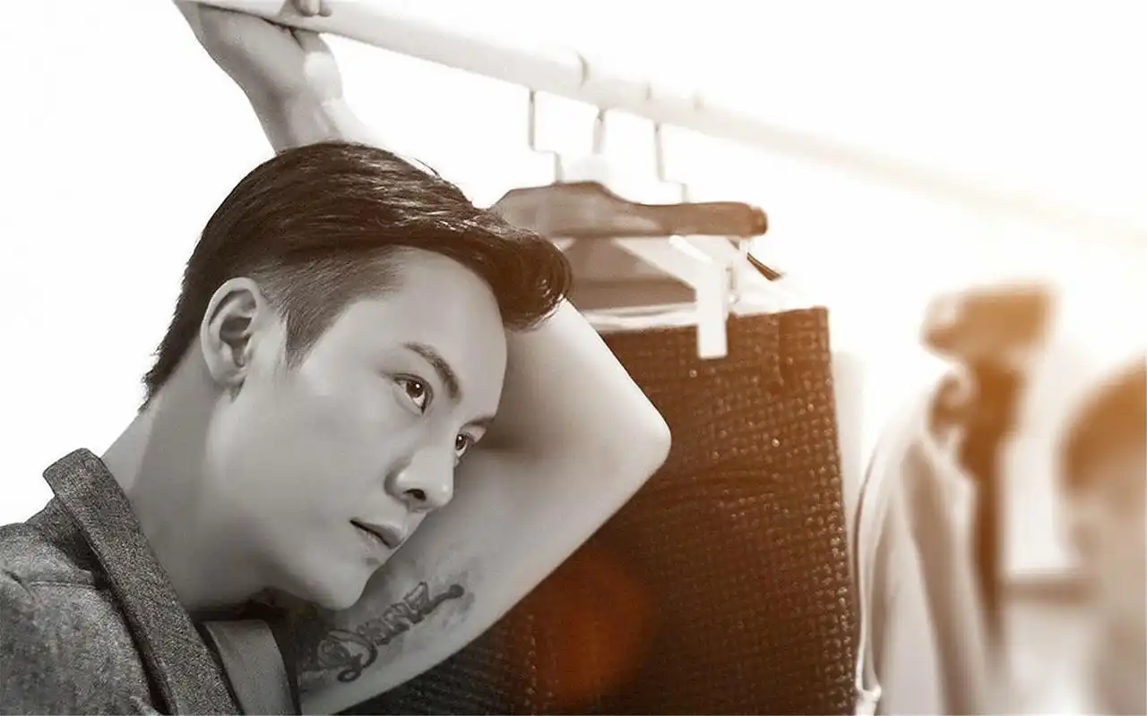 国民小鲜肉陈伟霆帅气型男简约写真桌面壁纸第三辑