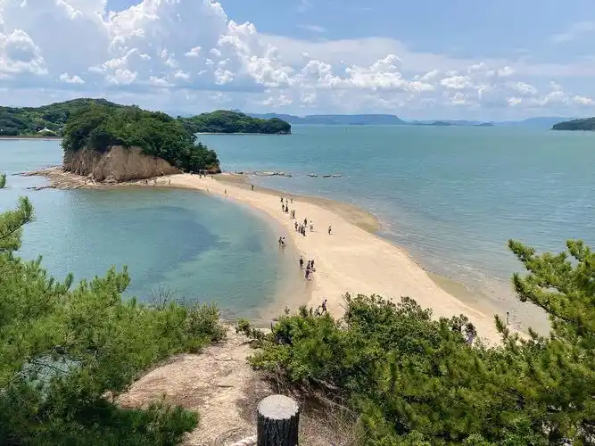 小豆岛:坐车一起上船三人1万,要在上午才能见到天使之路,下午涨潮后
