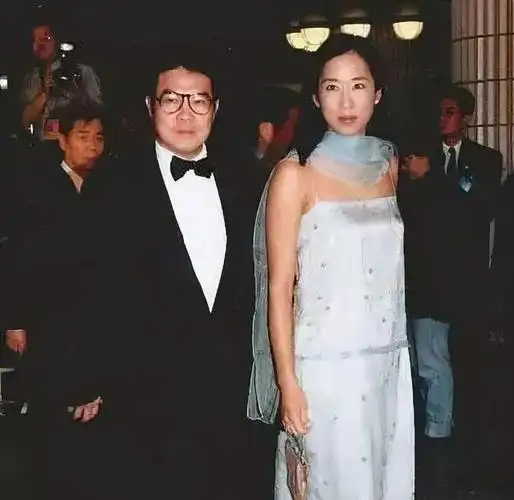 回顾朱玲玲的烦恼二儿子霍启山至今未婚小儿子霍启仁游戏人间