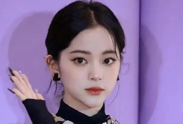 满脸痘,肚子大,皮肤黑!生图里的明星,让人们看见了人间真实