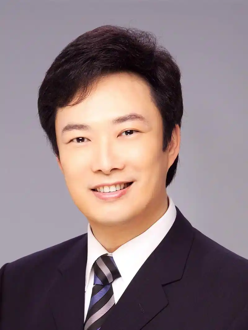 费玉清讲黄笑话_费玉清演唱会讲黄色笑话"小英妈妈去隆乳"结局万人笑