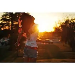 向着阳光奔跑的图片头像唯美早晨向阳光奔跑的图片头像