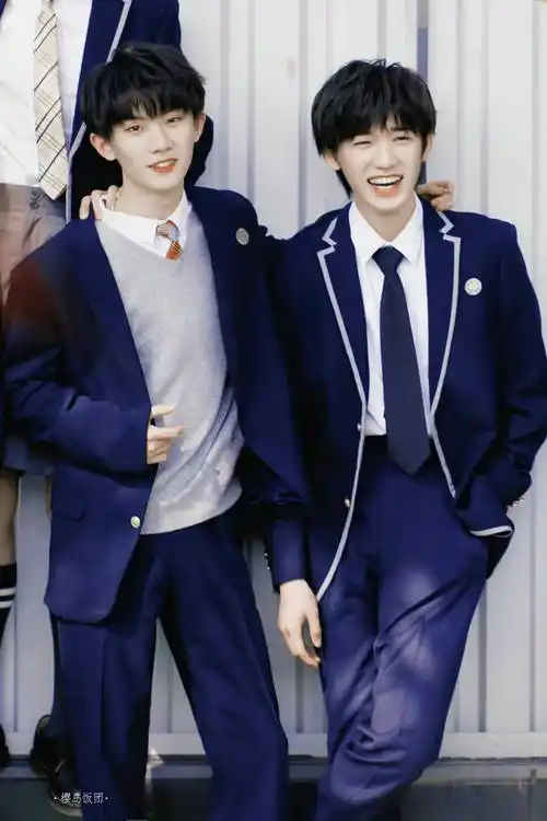 马嘉祺宋亚轩军训服造型路透,新宣的大学生们!好好军训!