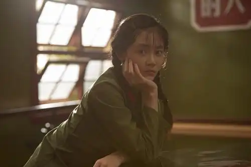 『爱豆公开课』《芳华》女主冯女郎苗苗亲授办公室瘦身操