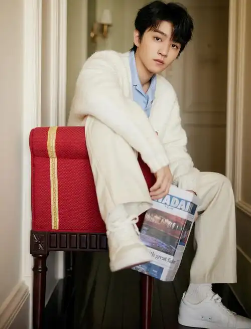 王俊凯阳光帅气写真1024x768分辨率查看