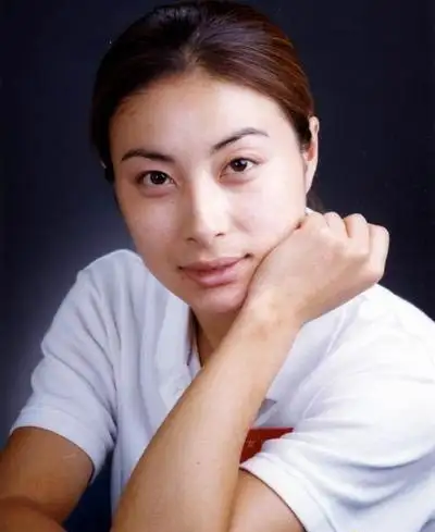 组图:盘点郭晶晶休闲装 简单装束也能出巨星范