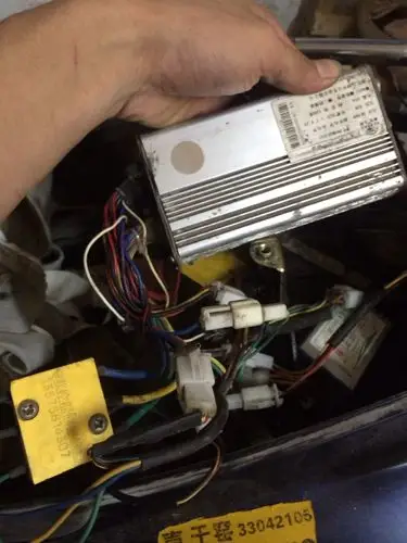 我拆开电动车,控制器好的,转把是好的,保险丝好的,刹车电瓶也是好的