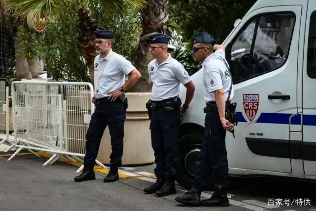 我眼中的法国的警察帅哥们