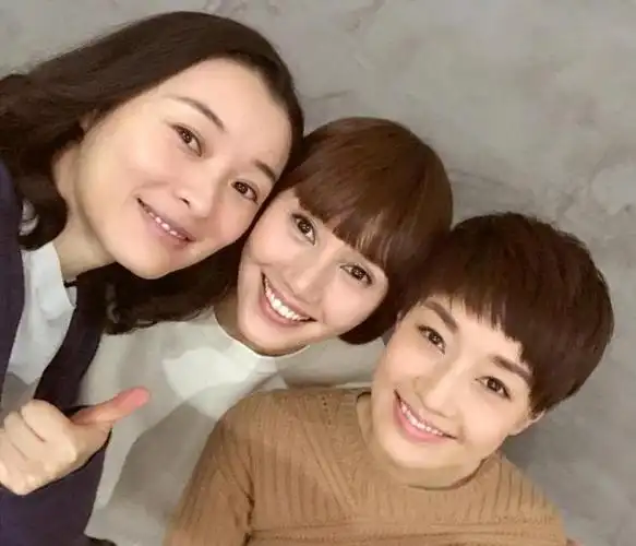 靳东袁泉演唱张国荣经典歌曲两人一举一动超深情网友般配