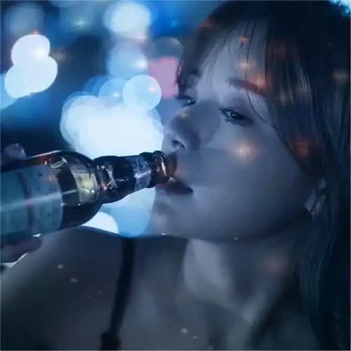 孤独感十足的头像 高清心情低落好看的伤感头像图片_感情头像_头像屋