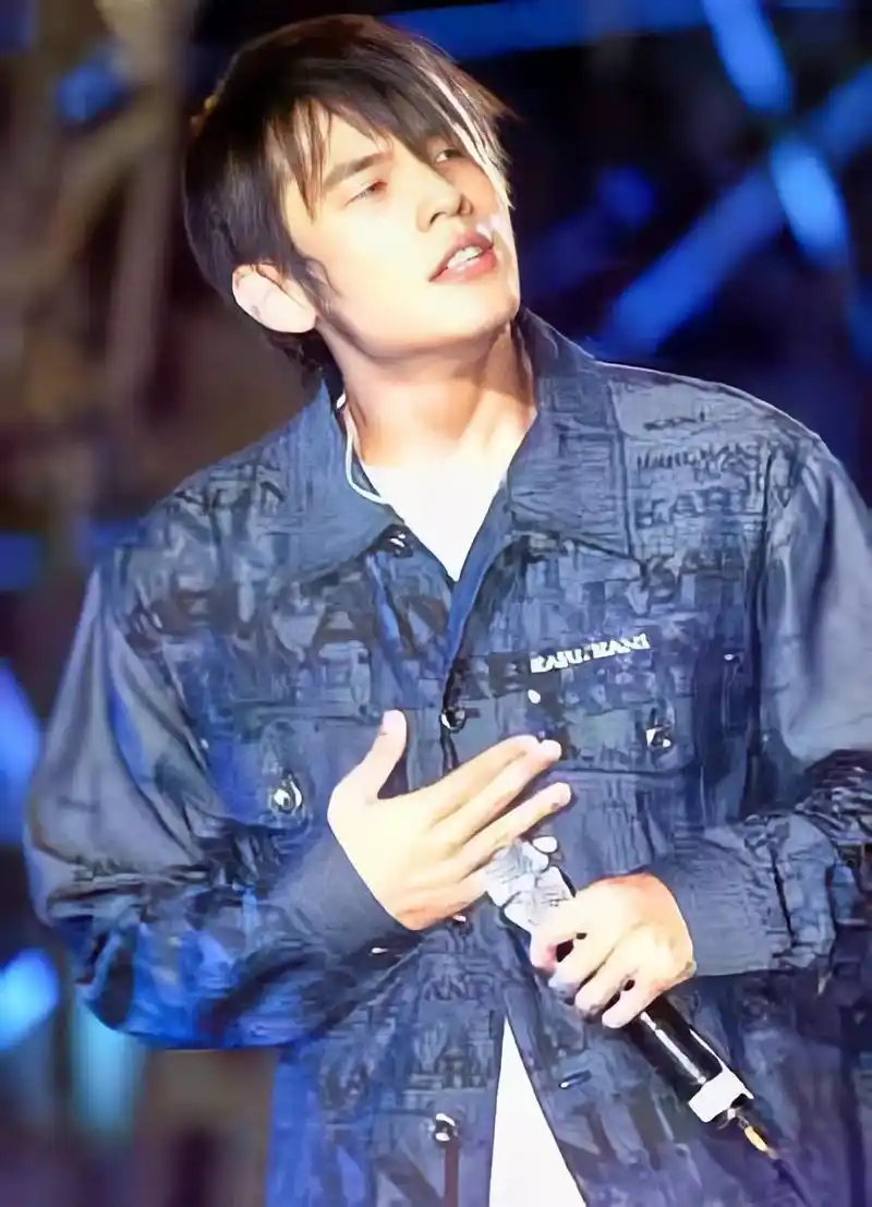 找几张年轻温柔的照片来配这首火炽热口的歌曲#周杰伦 #前奏一 - 抖音