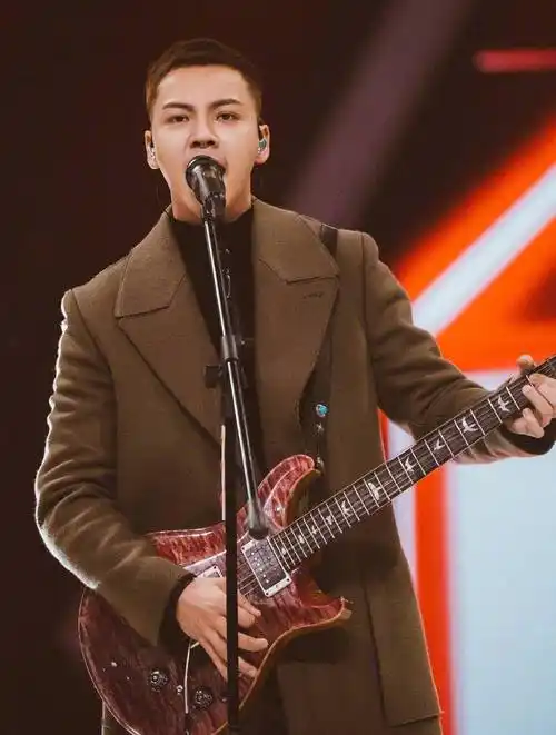 难怪很多男生都钟情于这种发型,为了留住陈伟霆发型,陈伟霆有哪些又美