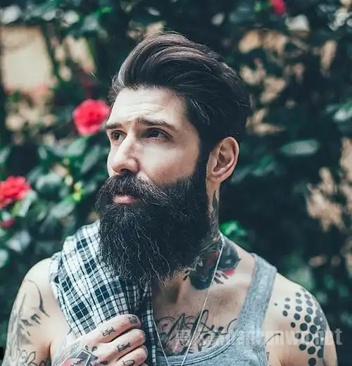 undercut发型与浓密胡子完美搭配 man到炸!