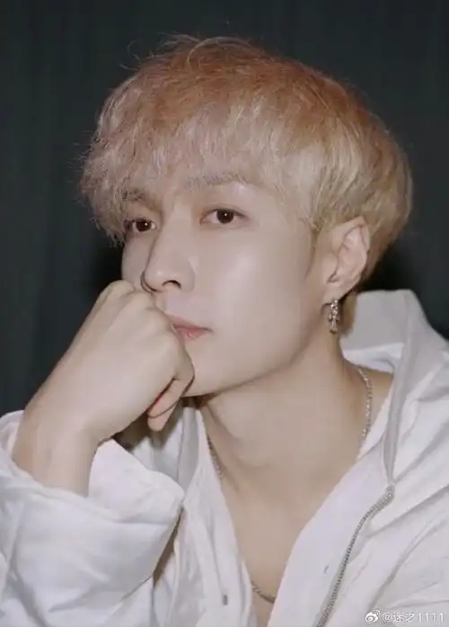 张艺兴女团正面照#还没出道的素人女孩子没惹,嘴下留情吧,张艺兴选的