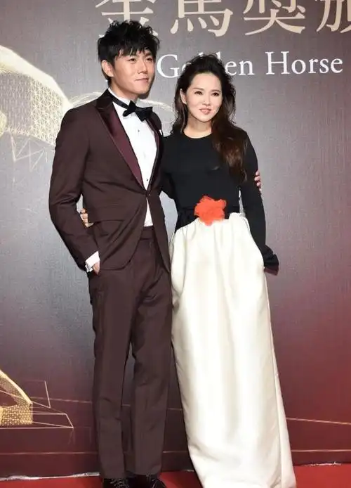 52岁伊能静这状态好极了与秦昊高调秀恩爱完全看不出相差10岁