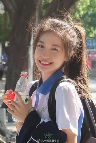 想问问美女们,这种胎毛刘海怎么搞