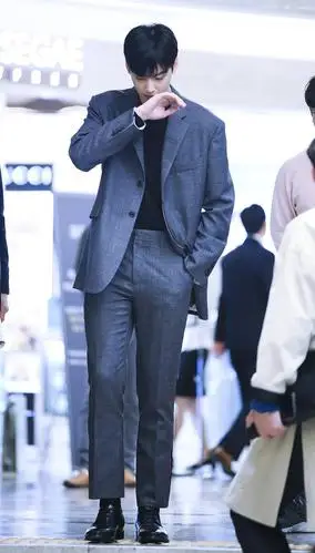 安利一下我们大腿粗鸭子臀的翘屁嫩男车银优