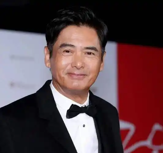 68岁周润发跑完半马!