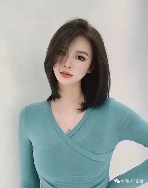 2022春季“锁骨发”又火了,瞬间提升你的颜值-发型-爱女人
