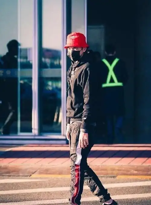 今冬流行这么穿!吴亦凡吴昕穿上,时尚又减龄,蔡徐坤尽显高级感