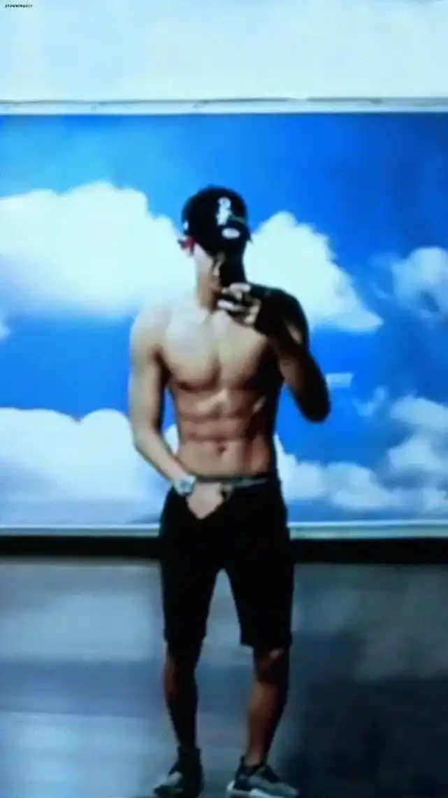 朴灿烈 一米九,有腹肌,有钱,有奔驰的帅哥 - 抖音