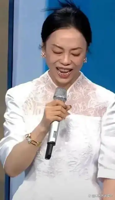 黄绮珊被吐槽张大嘴巴晃来晃去刘欢等人也是这样却是最好歌手
