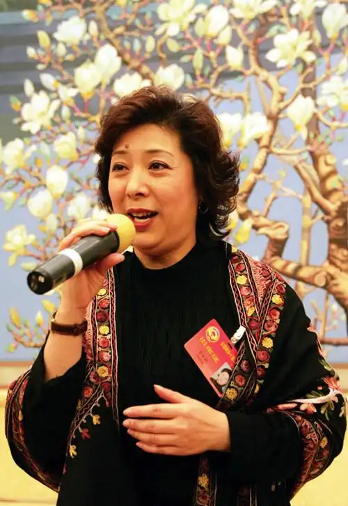 关牧村:女中音歌唱家